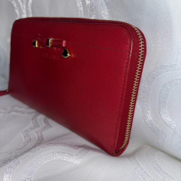 Prada Red Saffiano Leather
Bow Zip Around Wallet - Picture 4 of 10